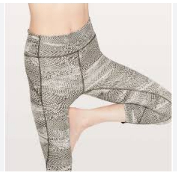 Lululemon Wonder Under Movement Crop in Swerve Vapor Metal Grey SZ 8 - Picture 3 of 10